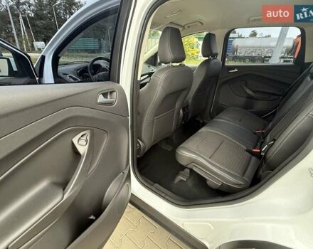 Білий Форд Куга, об'ємом двигуна 2 л та пробігом 80 тис. км за 19900 $, фото 14 на Automoto.ua
