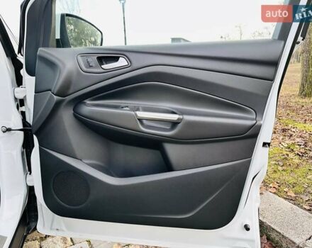 Білий Форд Куга, об'ємом двигуна 2 л та пробігом 140 тис. км за 18500 $, фото 84 на Automoto.ua