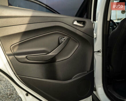 Білий Форд Куга, об'ємом двигуна 1.5 л та пробігом 88 тис. км за 18900 $, фото 29 на Automoto.ua