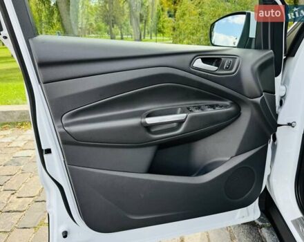 Білий Форд Куга, об'ємом двигуна 2 л та пробігом 140 тис. км за 19500 $, фото 78 на Automoto.ua