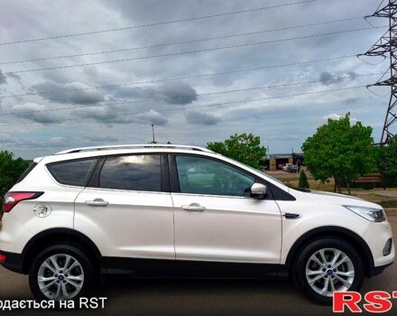 Форд Куга 2019 у Южноукраинске на Automoto.ua Білий Форд Куга, об'ємом двигуна 1.5 л та пробігом 75 тис. км за 17500 $, фото 4 на Automoto.ua