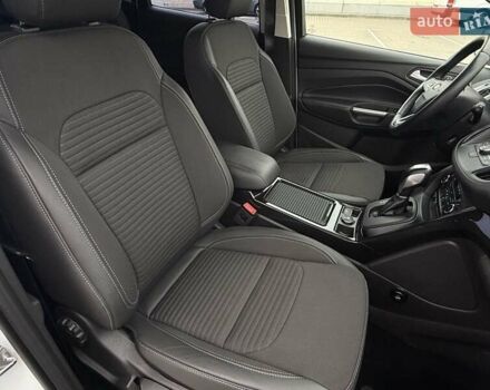 Білий Форд Куга, об'ємом двигуна 2 л та пробігом 80 тис. км за 19900 $, фото 18 на Automoto.ua