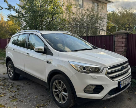 Белый Форд Куга, объемом двигателя 1.5 л и пробегом 113 тыс. км за 17500 $, фото 1 на Automoto.ua