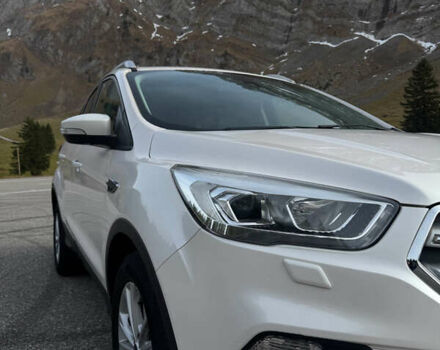 Білий Форд Куга, об'ємом двигуна 1.5 л та пробігом 125 тис. км за 14500 $, фото 2 на Automoto.ua