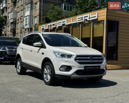Белый Форд Куга, объемом двигателя 2 л и пробегом 104 тыс. км за 22990 $, фото 1 на Automoto.ua