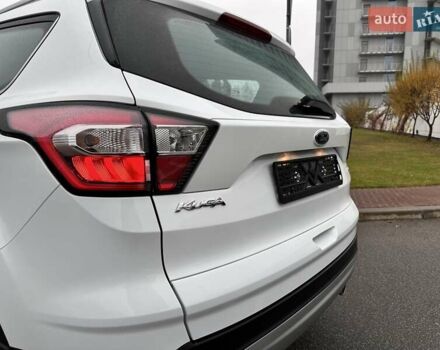 Белый Форд Куга, объемом двигателя 2 л и пробегом 70 тыс. км за 20500 $, фото 23 на Automoto.ua