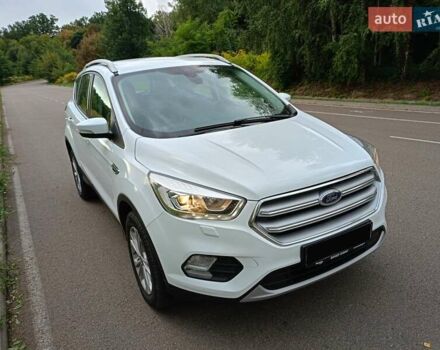Белый Форд Куга, объемом двигателя 2 л и пробегом 50 тыс. км за 24500 $, фото 1 на Automoto.ua