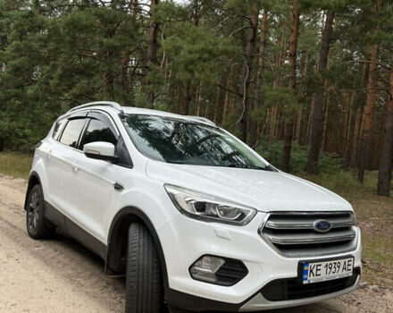 Білий Форд Куга, об'ємом двигуна 1.5 л та пробігом 114 тис. км за 18000 $, фото 4 на Automoto.ua