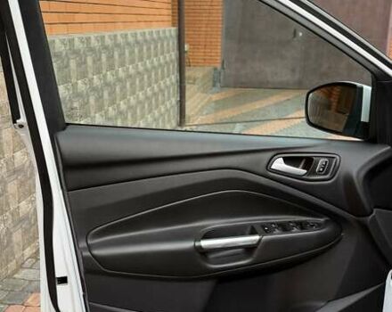 Білий Форд Куга, об'ємом двигуна 2 л та пробігом 187 тис. км за 16963 $, фото 17 на Automoto.ua