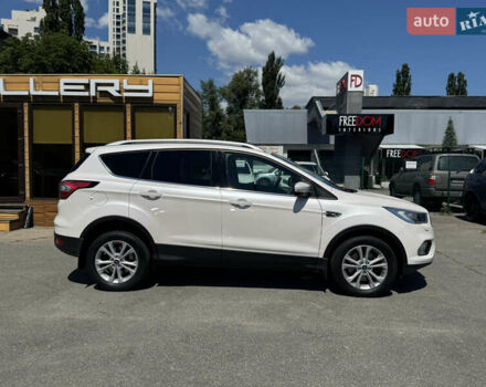 Белый Форд Куга, объемом двигателя 2 л и пробегом 104 тыс. км за 22990 $, фото 3 на Automoto.ua