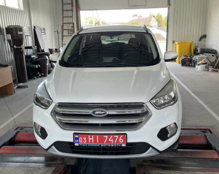 Белый Форд Куга, объемом двигателя 2 л и пробегом 197 тыс. км за 17200 $, фото 1 на Automoto.ua