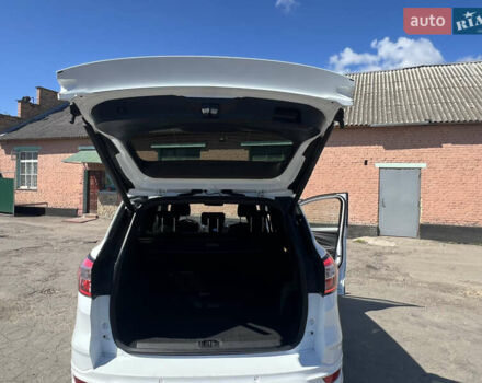 Белый Форд Куга, объемом двигателя 2 л и пробегом 170 тыс. км за 17999 $, фото 9 на Automoto.ua