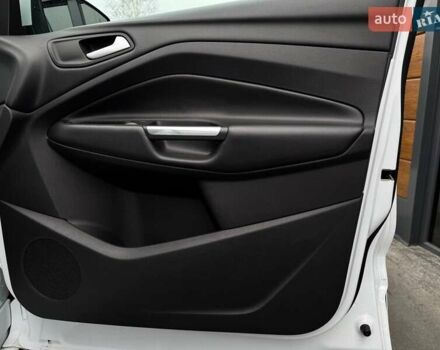 Белый Форд Куга, объемом двигателя 2 л и пробегом 184 тыс. км за 18700 $, фото 65 на Automoto.ua