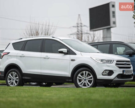Белый Форд Куга, объемом двигателя 1.5 л и пробегом 82 тыс. км за 19500 $, фото 6 на Automoto.ua