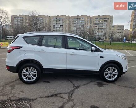 Белый Форд Куга, объемом двигателя 2 л и пробегом 134 тыс. км за 18950 $, фото 5 на Automoto.ua