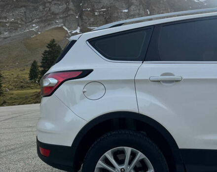 Білий Форд Куга, об'ємом двигуна 1.5 л та пробігом 125 тис. км за 14500 $, фото 4 на Automoto.ua