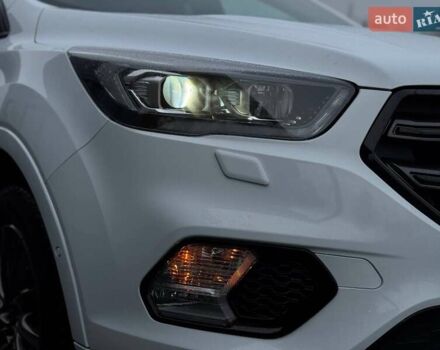 Белый Форд Куга, объемом двигателя 2 л и пробегом 184 тыс. км за 18700 $, фото 11 на Automoto.ua