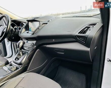 Білий Форд Куга, об'ємом двигуна 2 л та пробігом 140 тис. км за 18500 $, фото 78 на Automoto.ua