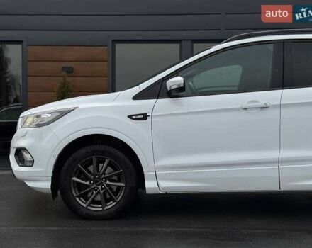 Белый Форд Куга, объемом двигателя 2 л и пробегом 184 тыс. км за 18700 $, фото 5 на Automoto.ua