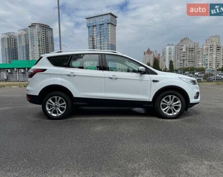 Белый Форд Куга, объемом двигателя 2 л и пробегом 49 тыс. км за 21300 $, фото 4 на Automoto.ua