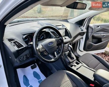Білий Форд Куга, об'ємом двигуна 2 л та пробігом 140 тис. км за 18500 $, фото 49 на Automoto.ua