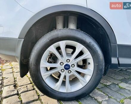 Білий Форд Куга, об'ємом двигуна 2 л та пробігом 140 тис. км за 18500 $, фото 10 на Automoto.ua