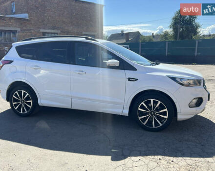 Белый Форд Куга, объемом двигателя 2 л и пробегом 170 тыс. км за 17999 $, фото 1 на Automoto.ua