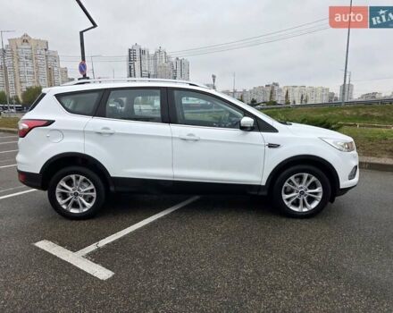 Форд Куга 2019 в Киеве на Automoto.ua Белый Форд Куга, объемом двигателя 2 л и пробегом 133 тыс. км за 19500 $, фото 1 на Automoto.ua
