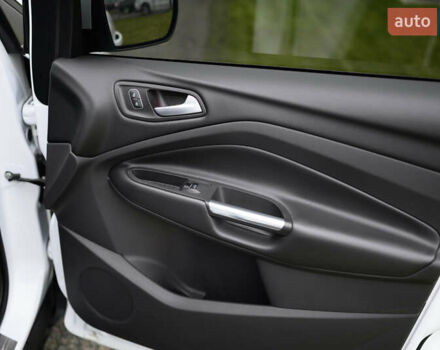 Белый Форд Куга, объемом двигателя 1.5 л и пробегом 82 тыс. км за 19500 $, фото 21 на Automoto.ua