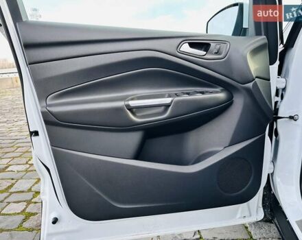 Білий Форд Куга, об'ємом двигуна 2 л та пробігом 140 тис. км за 18500 $, фото 43 на Automoto.ua