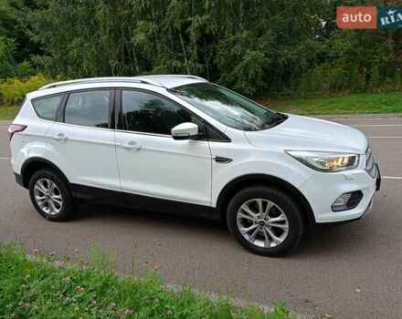 Белый Форд Куга, объемом двигателя 2 л и пробегом 50 тыс. км за 24500 $, фото 2 на Automoto.ua