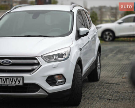 Белый Форд Куга, объемом двигателя 1.5 л и пробегом 82 тыс. км за 19500 $, фото 4 на Automoto.ua