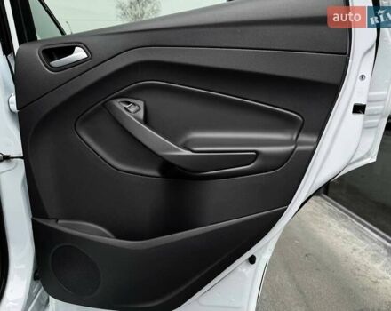 Белый Форд Куга, объемом двигателя 2 л и пробегом 184 тыс. км за 18700 $, фото 58 на Automoto.ua