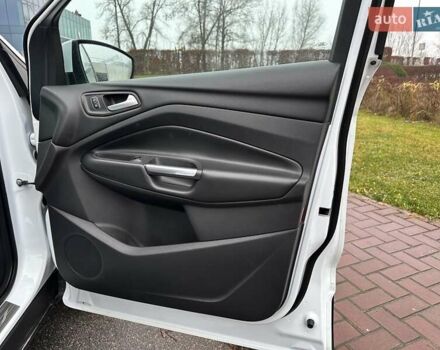 Белый Форд Куга, объемом двигателя 2 л и пробегом 70 тыс. км за 20500 $, фото 44 на Automoto.ua