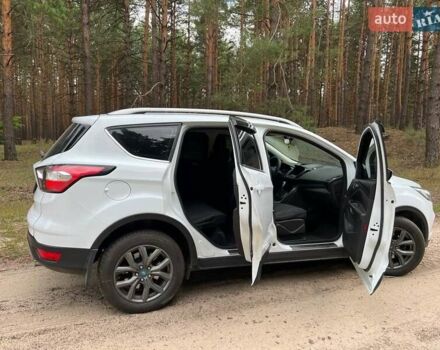 Форд Куга 2019 в Киеве на Automoto.ua Белый Форд Куга, объемом двигателя 1.5 л и пробегом 114 тыс. км за 18100 $, фото 9 на Automoto.ua