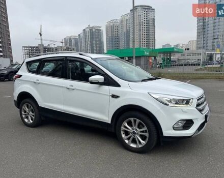 Белый Форд Куга, объемом двигателя 1.5 л и пробегом 91 тыс. км за 17500 $, фото 4 на Automoto.ua