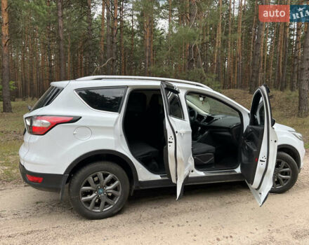 Білий Форд Куга, об'ємом двигуна 1.5 л та пробігом 114 тис. км за 18000 $, фото 9 на Automoto.ua