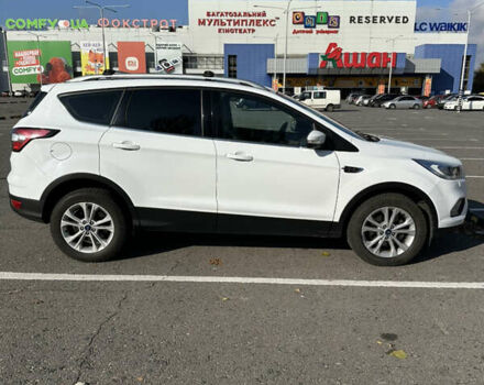 Белый Форд Куга, объемом двигателя 1.5 л и пробегом 110 тыс. км за 17000 $, фото 4 на Automoto.ua