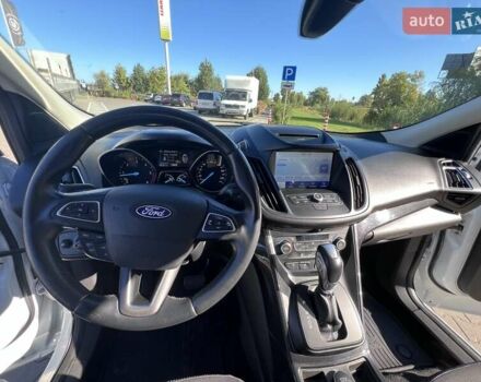 Белый Форд Куга, объемом двигателя 1.5 л и пробегом 182 тыс. км за 18000 $, фото 6 на Automoto.ua