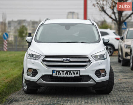Белый Форд Куга, объемом двигателя 1.5 л и пробегом 82 тыс. км за 19500 $, фото 3 на Automoto.ua