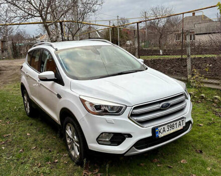Белый Форд Куга, объемом двигателя 1.5 л и пробегом 128 тыс. км за 16500 $, фото 1 на Automoto.ua
