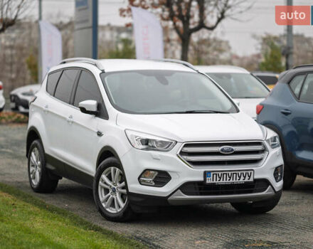 Белый Форд Куга, объемом двигателя 1.5 л и пробегом 82 тыс. км за 19500 $, фото 1 на Automoto.ua