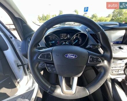 Белый Форд Куга, объемом двигателя 1.5 л и пробегом 182 тыс. км за 18000 $, фото 7 на Automoto.ua