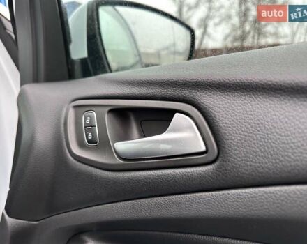 Белый Форд Куга, объемом двигателя 2 л и пробегом 70 тыс. км за 20500 $, фото 43 на Automoto.ua