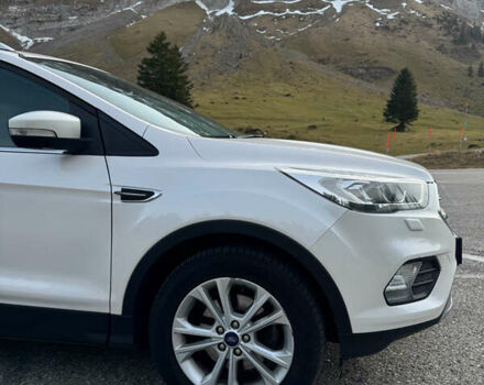 Білий Форд Куга, об'ємом двигуна 1.5 л та пробігом 125 тис. км за 14500 $, фото 5 на Automoto.ua