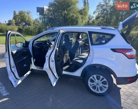 Белый Форд Куга, объемом двигателя 1.5 л и пробегом 182 тыс. км за 18000 $, фото 4 на Automoto.ua