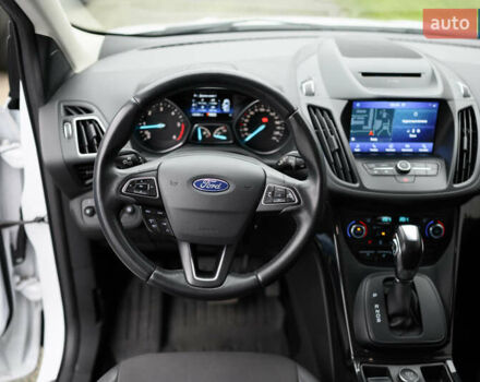 Белый Форд Куга, объемом двигателя 1.5 л и пробегом 82 тыс. км за 19500 $, фото 30 на Automoto.ua