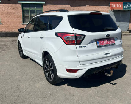 Белый Форд Куга, объемом двигателя 2 л и пробегом 170 тыс. км за 17999 $, фото 4 на Automoto.ua
