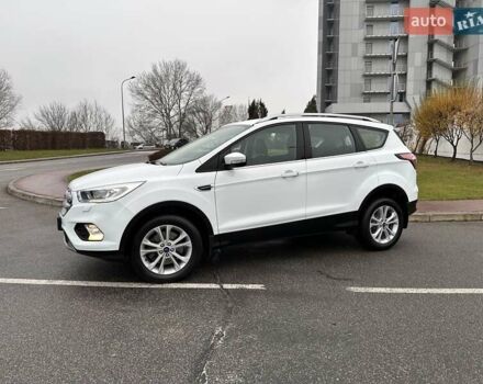 Белый Форд Куга, объемом двигателя 2 л и пробегом 70 тыс. км за 20500 $, фото 3 на Automoto.ua