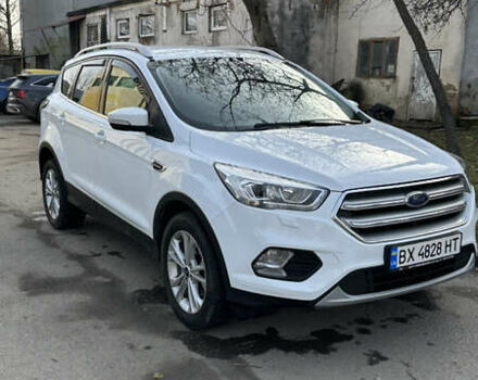 Белый Форд Куга, объемом двигателя 1.5 л и пробегом 102 тыс. км за 19500 $, фото 2 на Automoto.ua